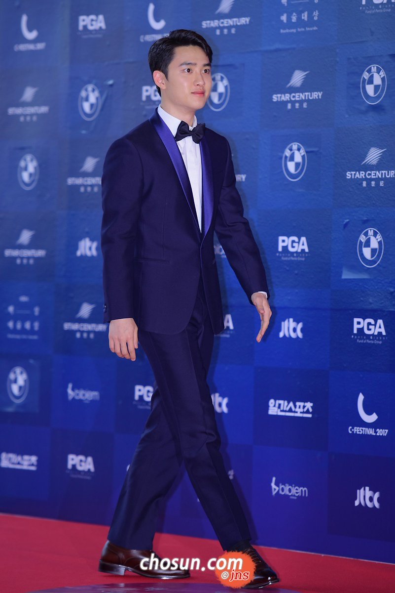 a thread of kyungsoo looking ethereal on 170503