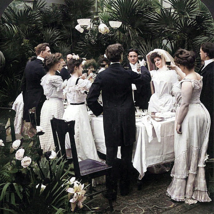 janeyellene's tweet photo. An Edwardian wedding breakfast in 1904 and a  toast to the bride and groom.
Coloured by: JMColors
#socialhistory #Edwardians https://t.co/19qtB22FyO