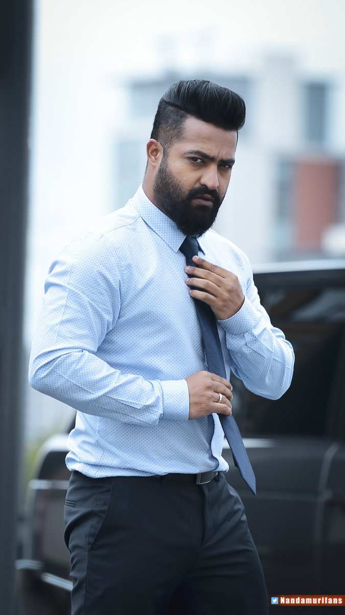 Nandamurifans's tweet photo. NTR from Nannaku Prematho 🔥 #WallpaperWednesday 

#NTR @tarak9999 #KomaramBheemNTR #NannakuPrematho https://t.co/YgfP4jImqh