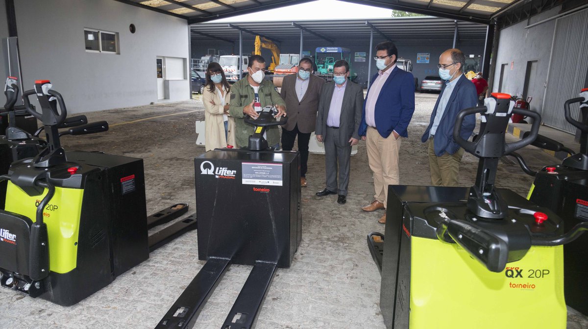 depo_es's tweet photo. 🔋 A xestión dos #residuos de aparellos eléctricos e electrónicos é un problema medioambiental que imos contribuír a solventar co proxecto europeo #ESTRAEE. Esta semana entregamos as traspaletas eléctricas para os 9 ecocentros da provincia adheridos

👉 https://t.co/LkTperndN7 https://t.co/lwMqO8TpOt