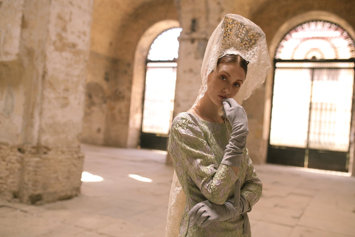 Se llevan novias con trajes dos piezas, colores empolvados y maquillajes naturales. 

Descubre todas las propuestas que nos llegan desde el salón <a href="/SIQ_Sevilla/">SIQ</a>  #moda #modaespañola #novias

rtve.es/television/202…