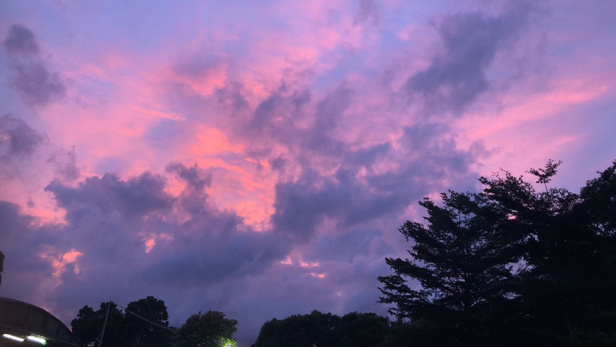 Beautiful sky!!!!
Hope you have a nice day!

Location: Shenzhen City, Guangdong,China
Time:5.30pm