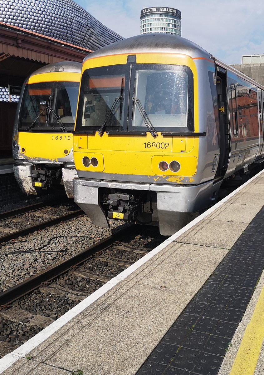 DownOnTheStour's tweet image. Taking a different route to London for my rest day adventure. Taking in the delights of @chilternrailway. Seats are extremely comfortable and the air conditioning is on full. Excellent 

#railwayfamily #chilternrailways #class168 #railways #trains #travelsafelythissummer #tsts