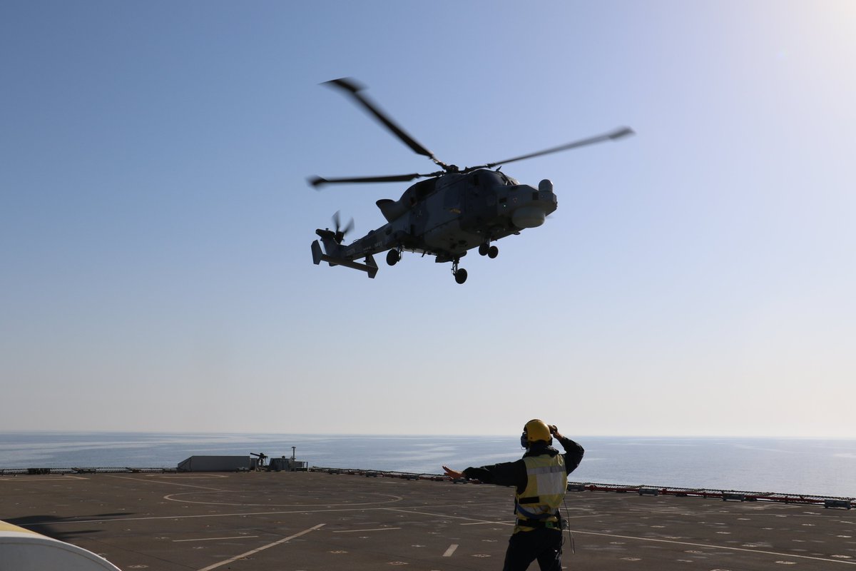 COMUKMCMFOR's tweet image. Putting on a show.

We thought as we are missing the #BournemouthAirFestival, why not do our own from @RFACardiganBay with @HMSArgyll’s Wildcat?

@RoyalNavy #flynavy