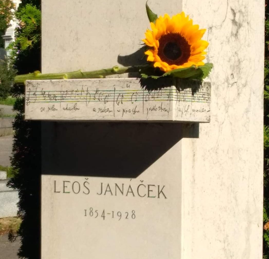 Reznicka's tweet photo. Leoš Janáček (3. 7. 1854-12. 8. 1928)
"...co je síla #umění? Jest zde něco, je to #struna, která zní všude a která nás všude pojí. Chtěl jsem vykonati to, že spojuji svárlivý #národ, a mohu říci, že jsem zde nadarmo nežil."
#leosjanacek #skladatel #hudba #music #spojeni #noty https://t.co/jCyhu1FIrR