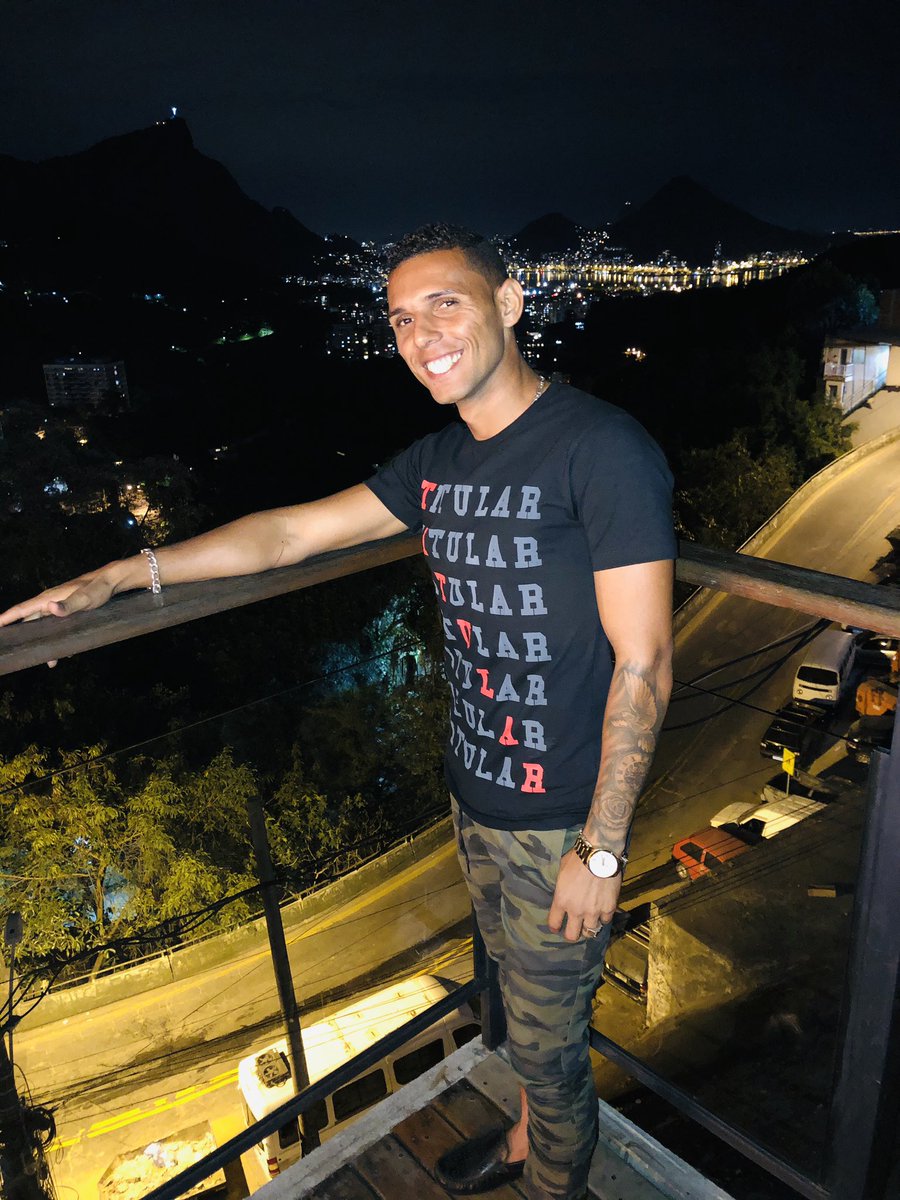 Paulinho__Play's tweet photo. Só espero e desejo que a vida continue sendo generosa e a esperança de conquistar meus sonhos nunca me abandone. Agradeço a quem sempre me apoiou e a quem nunca me voltou as costas. A todos a minha gratidão! Agradeço a Deus por mais um ano de vida 👏🏻👏🏻🥳🥳🥳 https://t.co/kPD7UAawgY