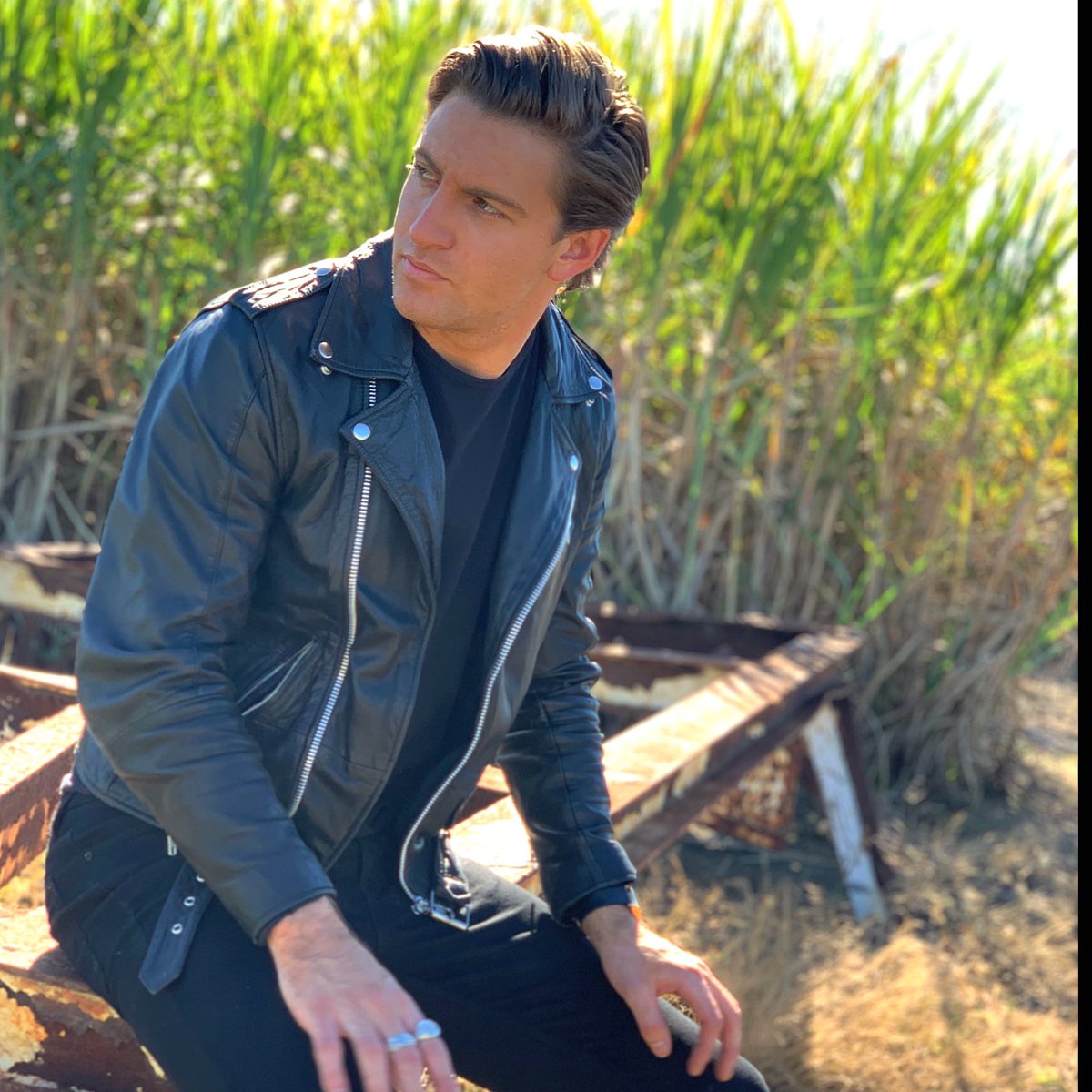 magnusmurphy's tweet photo. Happy hump day... announcing new music next week 👀 https://t.co/hhiAX2WFeH
