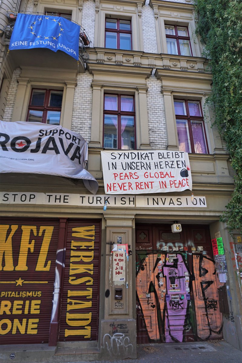 Das Syndikat bleibt in unseren Herzen! Pears Global never rent in peace! Soligrüsse aus unserer Nachbar*innenschaft  an das geräumte <a href="/syndikat44/">Syndikat</a>. #SyndikatBleibt #Kohlfurter