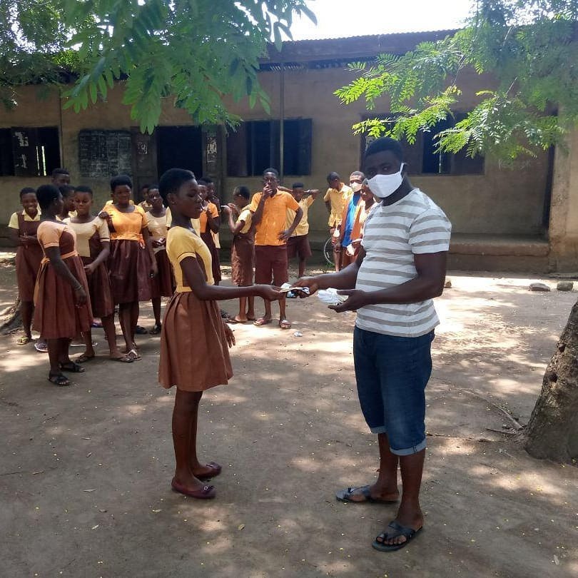 HITA_eV's tweet photo. Our official Hita-Partner named Grow Your Dream Foundation is handing out donations of protection masks to pupils of the Helekpe Junior Highschool in the Volta Region in Ghana! Thank you! - Hita eV builds up intranets and W-LANS at schools, social facili… https://t.co/7ME5KDUDEp https://t.co/5TuSsMUI2w