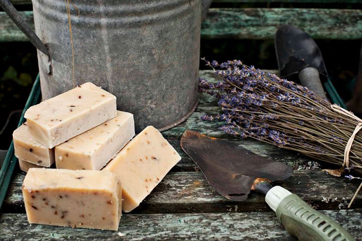 Are you enjoying lots of time gardening? Try <a href="/CyrilsSoapShed/">Cyril's Soap Shed</a> Gardeners Goats Milk soap to take care of your hardworking hands.🤚 ✋ Oatmeal and Lavender Flowers are added to create a scrubby action which gets to work on ground-in dirt! 
cyrilssoapshed.co.uk/shop/gardeners…