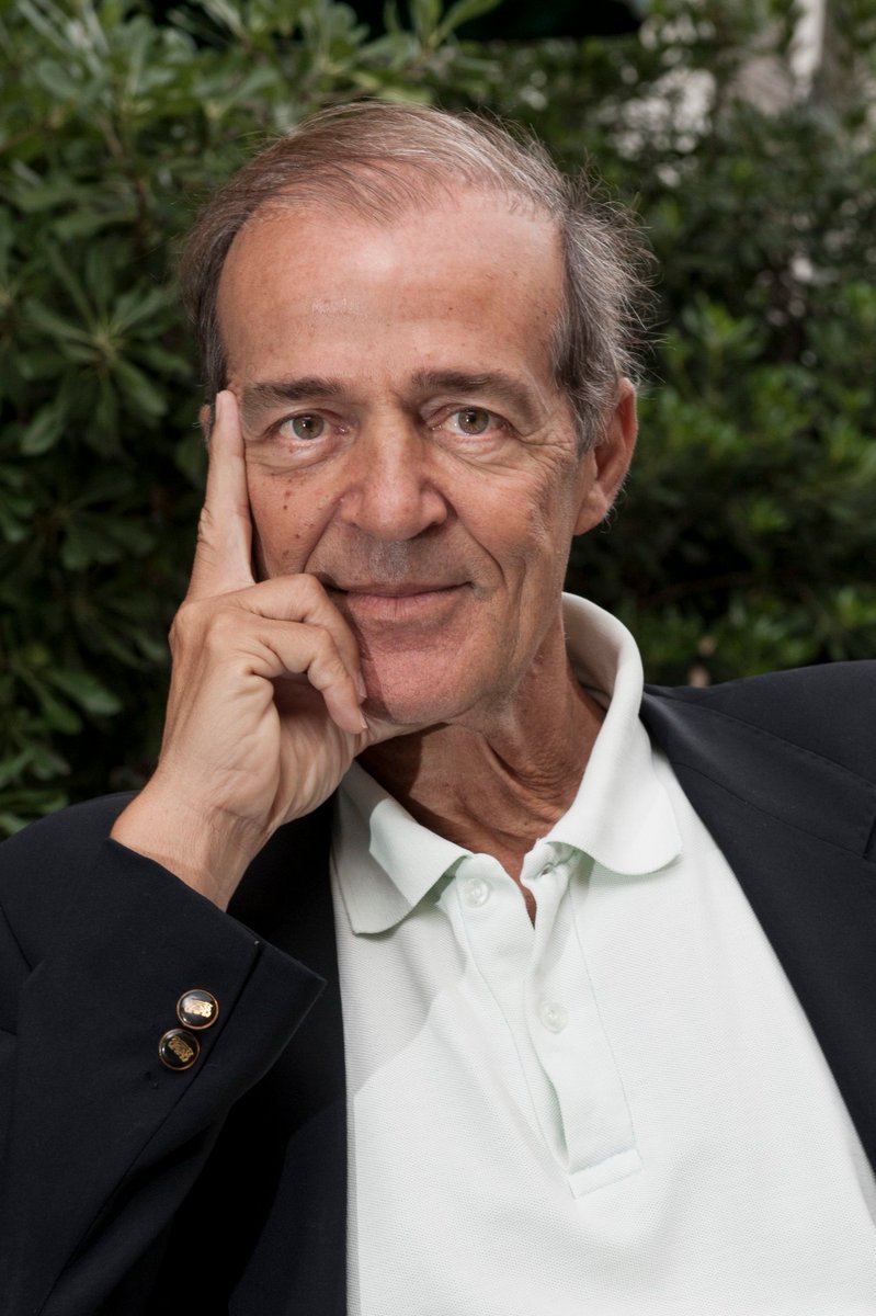 CorriereCultura's tweet photo. Il vincente e lo sconfitto nel romanzo di Roberto Costantini. «Anche le pulci prendono la tosse» (@solferinolibri), ambientato nella provincia di Bergamo, mette in scena meschinità e coraggio al tempo della pandemia. L'articolo di @CarloAdelfioBar: https://t.co/SdkMciqLlb https://t.co/EWiO0nTK9N