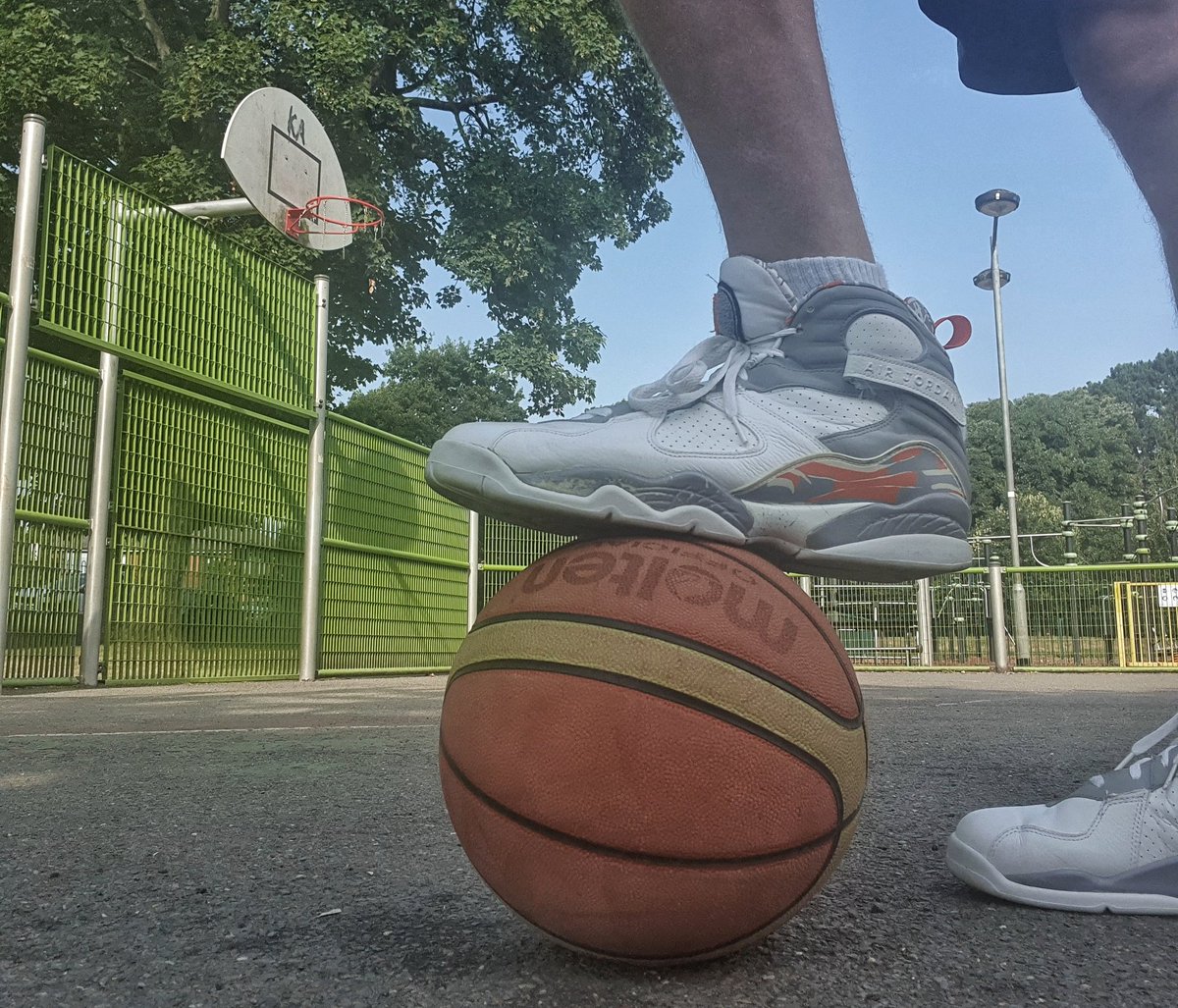 tintinwatts's tweet photo. Its amazing how other people motivate you. After a conversation with @TheRealKWright and seeing @tellecity_313 working out with Surrey, I decided to get to the park and shoot 500 jumpers. 
Cheers fellas 👍🏻 https://t.co/o7VELpJs6I
