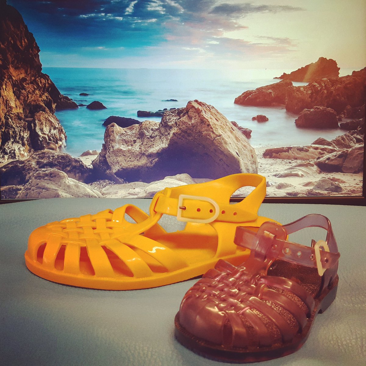 musee_chaussure's tweet photo. [15 août-Musée ouvert] Si vous n'êtes pas à la plage ou à la pêche aux palourdes 🐚🐙 le samedi 15 août, vous pouvez venir visiter le musée de 14h30 à 18h ! Masque obligatoire, mais tongs acceptées ! 😷
#sevremoine https://t.co/5inbioBSuO