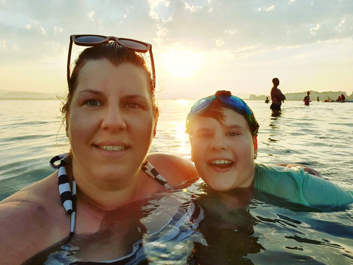 Lauren_Heath_PA's tweet image. Never mind fields of gold... seas of gold... #Exmouth #LoveWhereYouLive #DevonIsHeaven #Devon #EastDevon #seaside