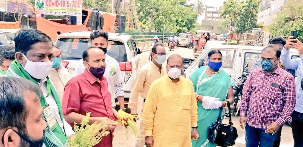 BJD4Cuttack's tweet photo. ଓଡ଼ିଶା ମୋ ପରିବାର ଜୀବନ ବିନ୍ଦୁ ଆନୁକୁଲ୍ୟରେ କଟକର ସେଲିବ୍ରେସନ୍ ହଲଠାରେ ଆୟୋଜିତ ରକ୍ତଦାନ ଶିବିରରେ ରାଜ୍ୟ ଯୋଜନା ବୋର୍ଡ ଉପାଧ୍ୟକ୍ଷ ଶ୍ରୀ@SanjayBurma ଯୋଗଦେଇଥିଲେ |
@Naveen_Odisha 
@BiswalSouvic
@pravat_mla
@CuttackDM
@bjd_odisha https://t.co/zHSYFj6a4k