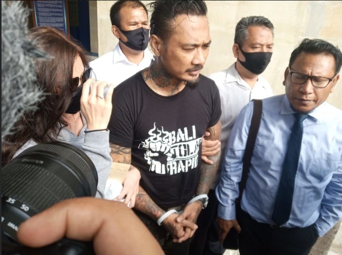 gibril36769843's tweet image. #SaveJerinx #jerinx #JrxSid pic by kumparan