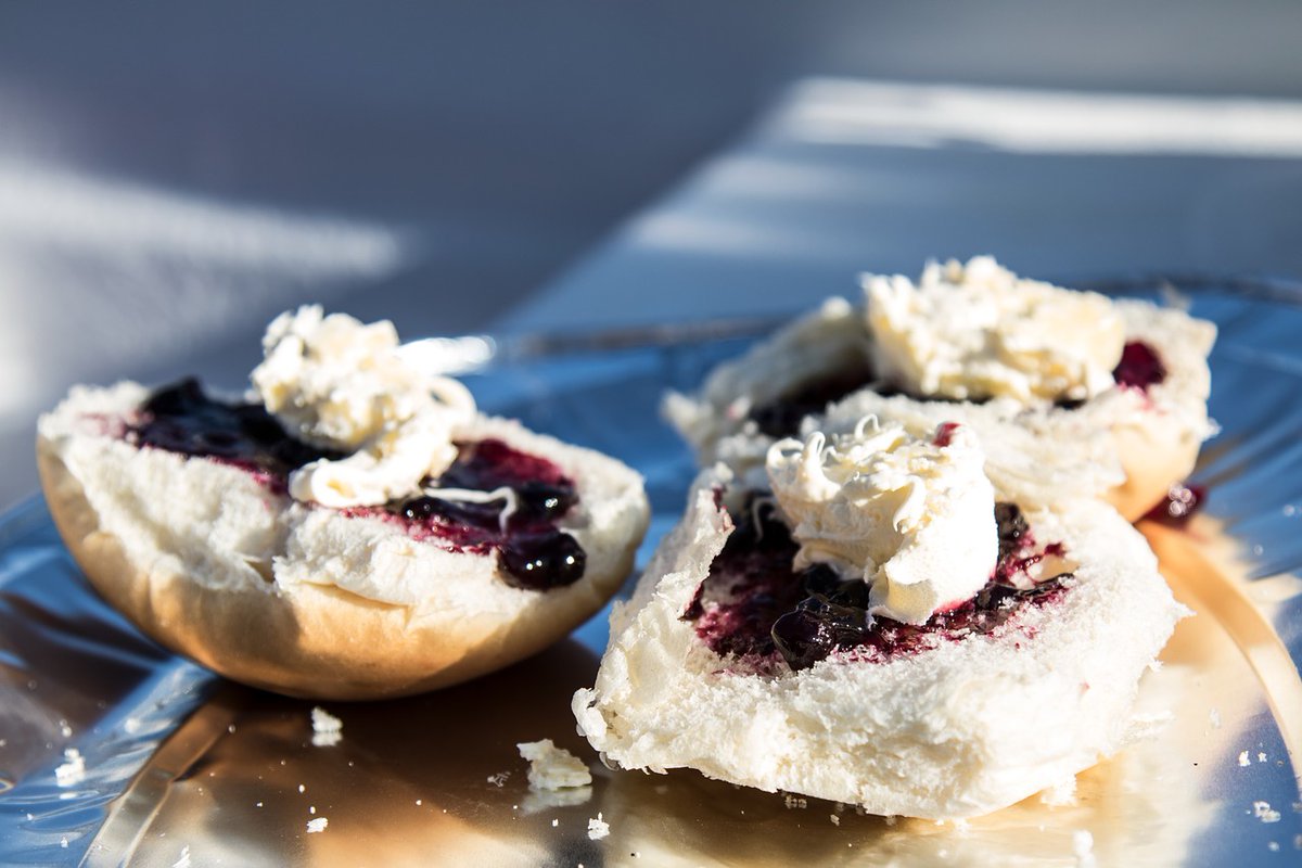facevents1's tweet photo. Launching from this weekend our Sunday Afternoon Tea offer in conjunction with Rich Delicious. Plus use RELOAD15 at the checkout for 15% off. Order now at https://t.co/5jLymKksPH. Available Tues-Sat too if you live within the RG area. Includes scones, cream, jam and cakes. https://t.co/uayGimX19r