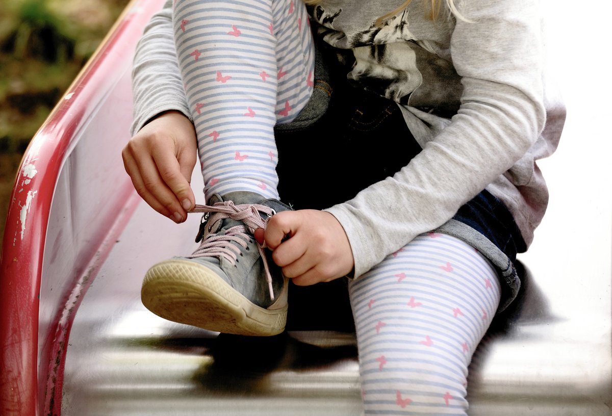 stiftungbildung's tweet photo. Die Umsetzung des #Digitalpakts hakt 😤 Woran liegt´s? Mit Ihrer Hilfe zeigen wir der Politik, wo in den #Schulen wirklich der Schuh drückt... 👟👟👟 Bitte nehmen Sie jetzt an unserer Umfrage teil: https://t.co/LrXqZBbW9x 😀 https://t.co/xB3oUtu8C4