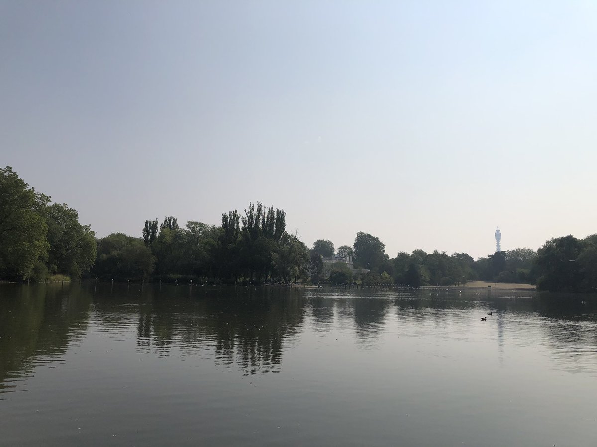 nickeardleybbc's tweet photo. It’s so hot that I feel like I should move to Antarctica. But London looking pretty amazing this morning #chasingshade https://t.co/dgbytyO0RM