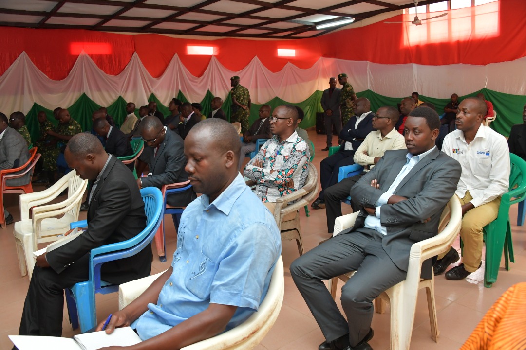 #Burundi Le Chef de l'Etat <a href="/GeneralNeva/">SE Evariste Ndayishimiye</a> poursuit son périple à <a href="/CankuzoProvince/">Province Cankuzo</a> pour rencontrer les élus et les responsables administratifs dans l'objectif de promouvoir le pays et en particulier la province.