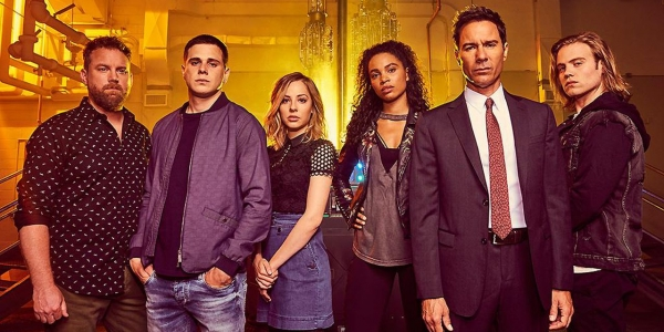 Jour 9 : Une série parfaite pour le binge watching #Travelers