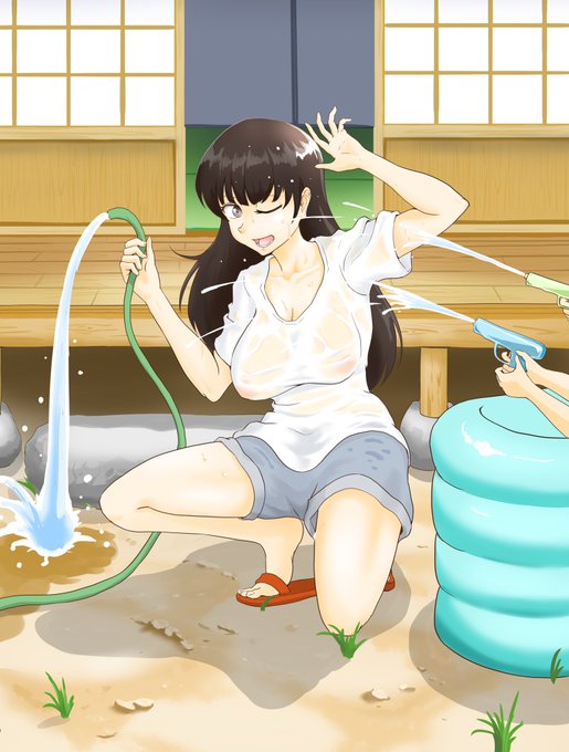 娘2人をプールに入れる西住しほさん 