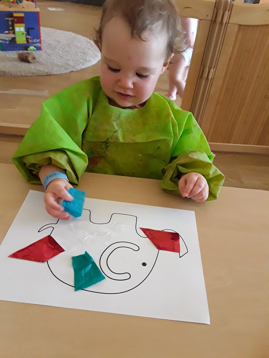 AshbridgeMaxy's tweet photo. Daisies are getting creative celebrating world elephant day π #daisies #finemotorskills #gettingcreative #stickyfun https://t.co/LIzzfgzJ7U