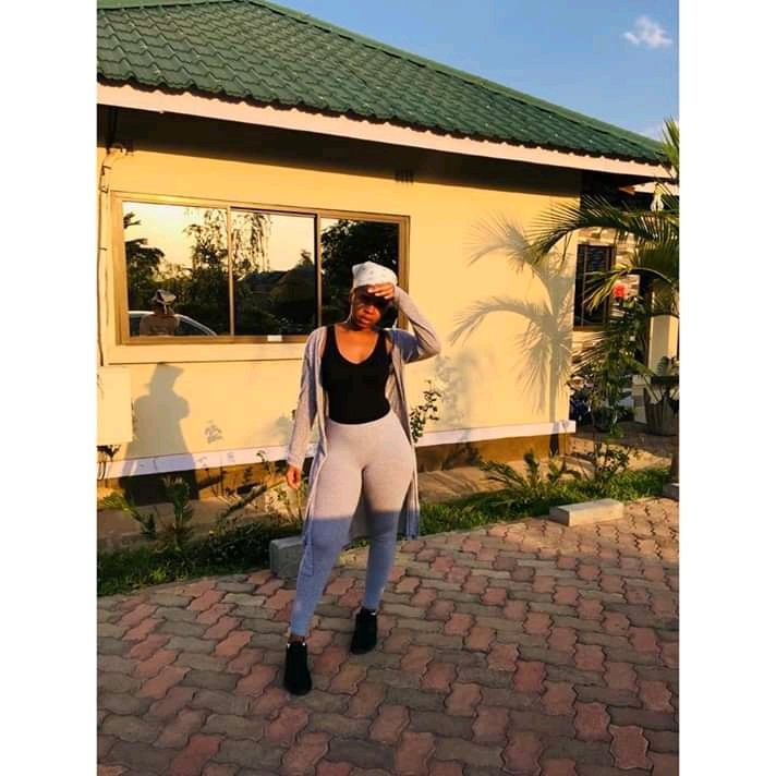  @Kamohelo___She recently ran 25km in 01:55hardly posts her runs, but best believe when I say she's Speedy Gonzalez. I believe she's training partners with  @KEABETSOE_MO