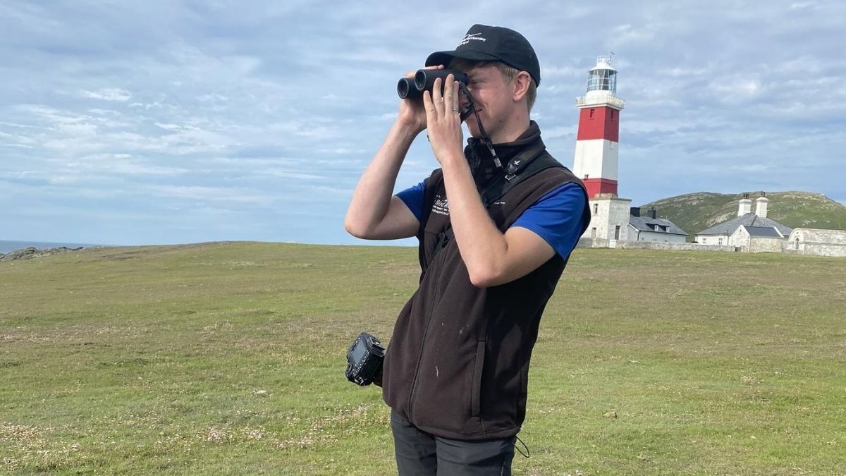 Assistant Warden at  @bardseyobs,  @georgedunbar_ has had a passion for wildlife and conservation for as long as he can remember and has always wanted to work his way into the conservation field. You can read about his life as an Assistant Warden at  https://bbfo.blogspot.com/ 