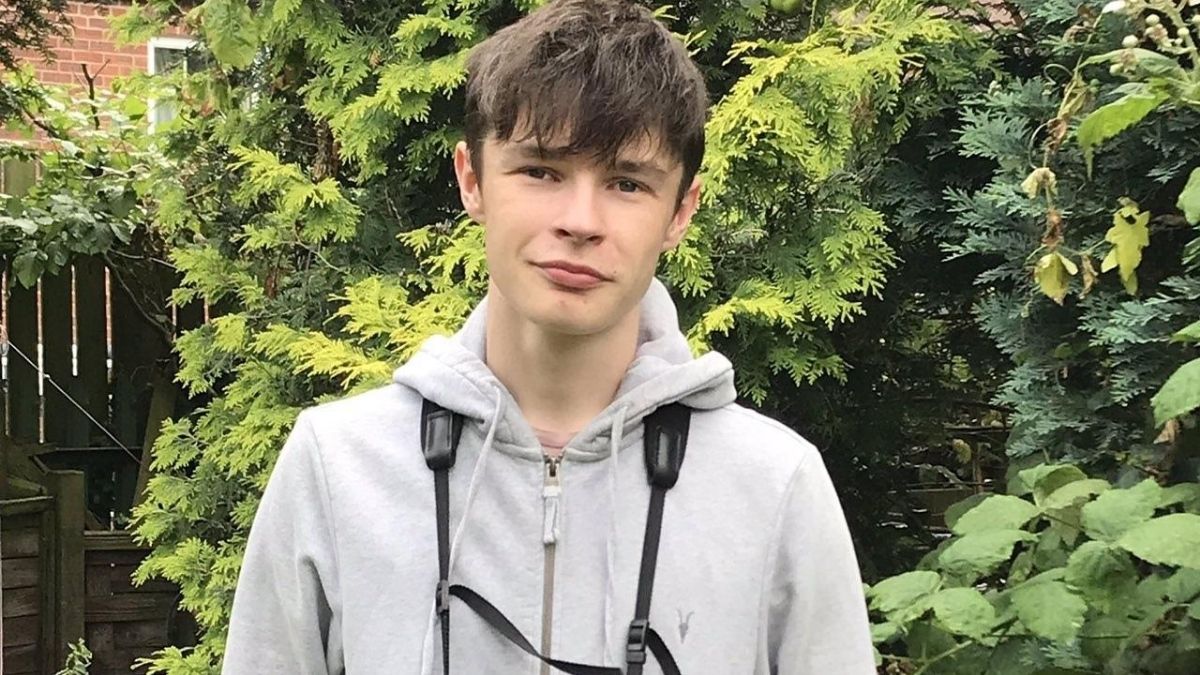 19yo  @ellisethanfox says: "It's hard to put into words, it's just a feeling of not knowing what’s around the next corner brings a sense of excitement." He's extremely interested in the migration of Birds. Living close to places like Spurn and Flamborough makes it easy to witness!