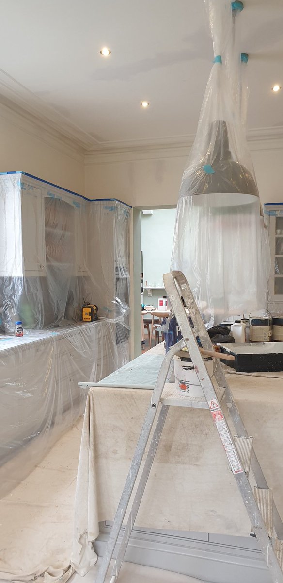 SteveTimbrell's tweet photo. Adding some colour in #clifton with @FarrowandBall #cornforthwhite
#timbrelldecorators
#decorators
#SummerHeat https://t.co/TXQvWqcoLl