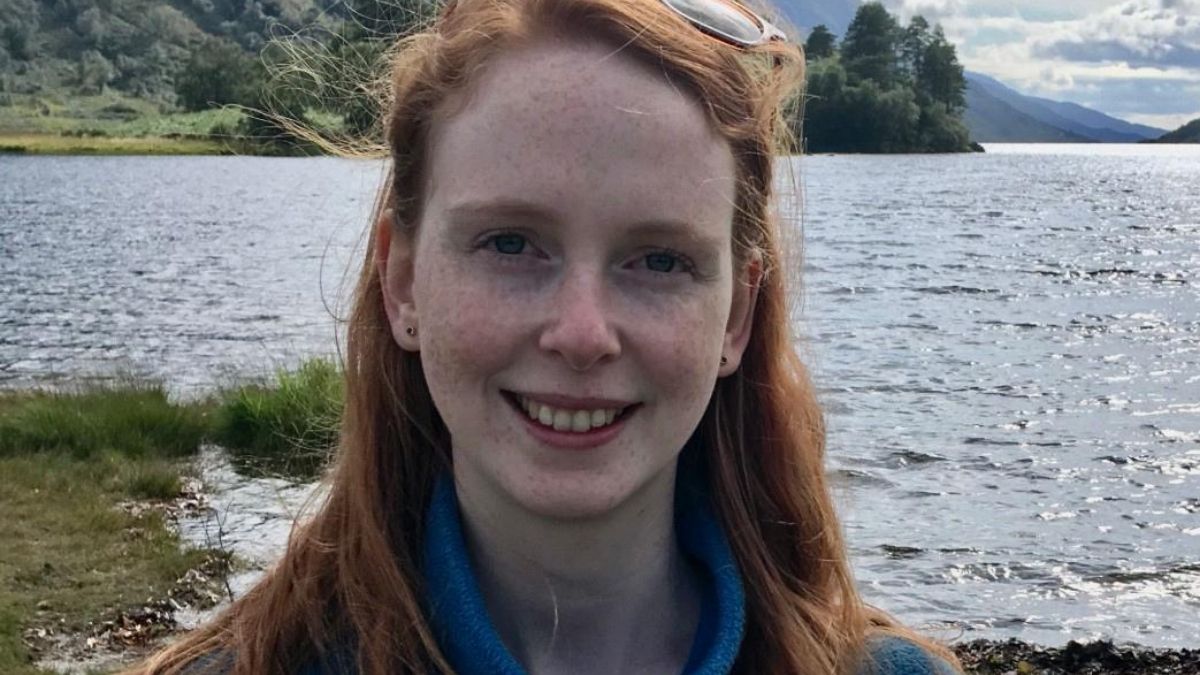 .  @AnnaEDewar is a PhD student in  @OxZooDept: "I'm interested in the evolution of social behaviour, from nesting birds to interactions between bacteria. I love nature because it turns any walk into an opportunity to look out for new and exciting features of the natural world."