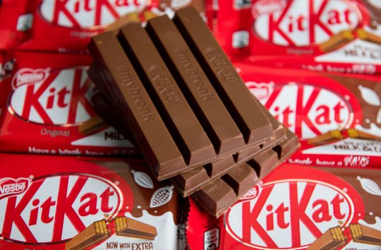 how treasure would eat a kitkat: a thread