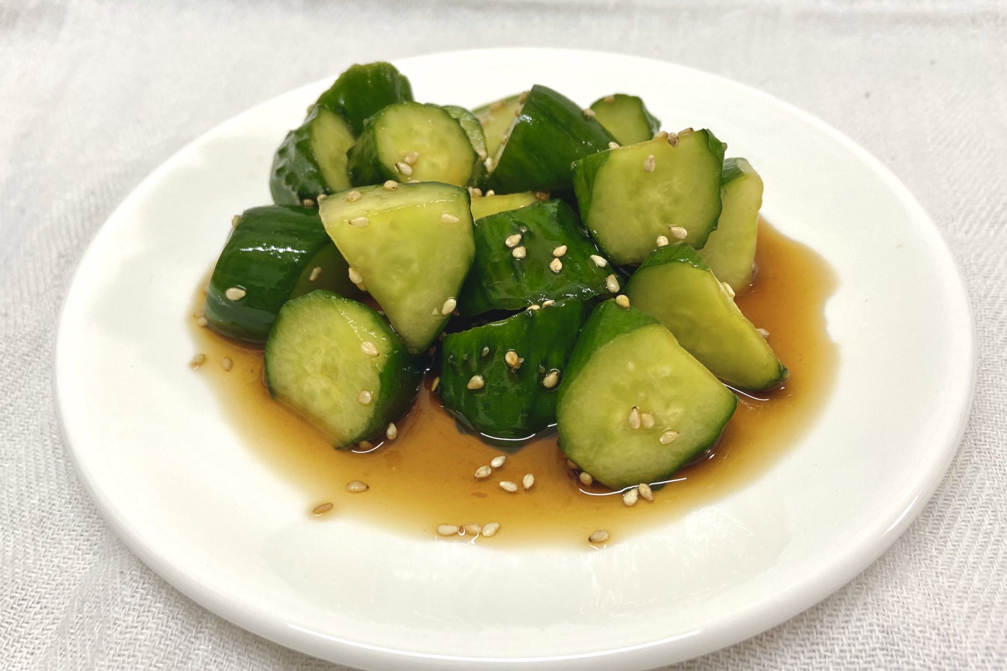 麦ライス シェフ 料理家 胡瓜がいくらあっても足りない 旨きゅうり 醤油 小さじ2 めんつゆ 小さじ2 お酢 小さじ1 砂糖 小さじ1 和風出汁粉 2つまみ にんにく 耳かき1杯分 白ごま 適量 きゅうり2本を乱切りして和えるだけ 10分以上 麦ライス シェフ 料理家 胡瓜がいくらあっても足りない 旨きゅうり 醤油 小さじ2 めんつゆ 小さじ2 お酢 小さじ1 砂糖 小さじ1 和風出汁粉 2つまみ にんにく 耳かき1杯分 白ごま 適量 きゅうり2本を乱切りして和えるだけ 10分以上