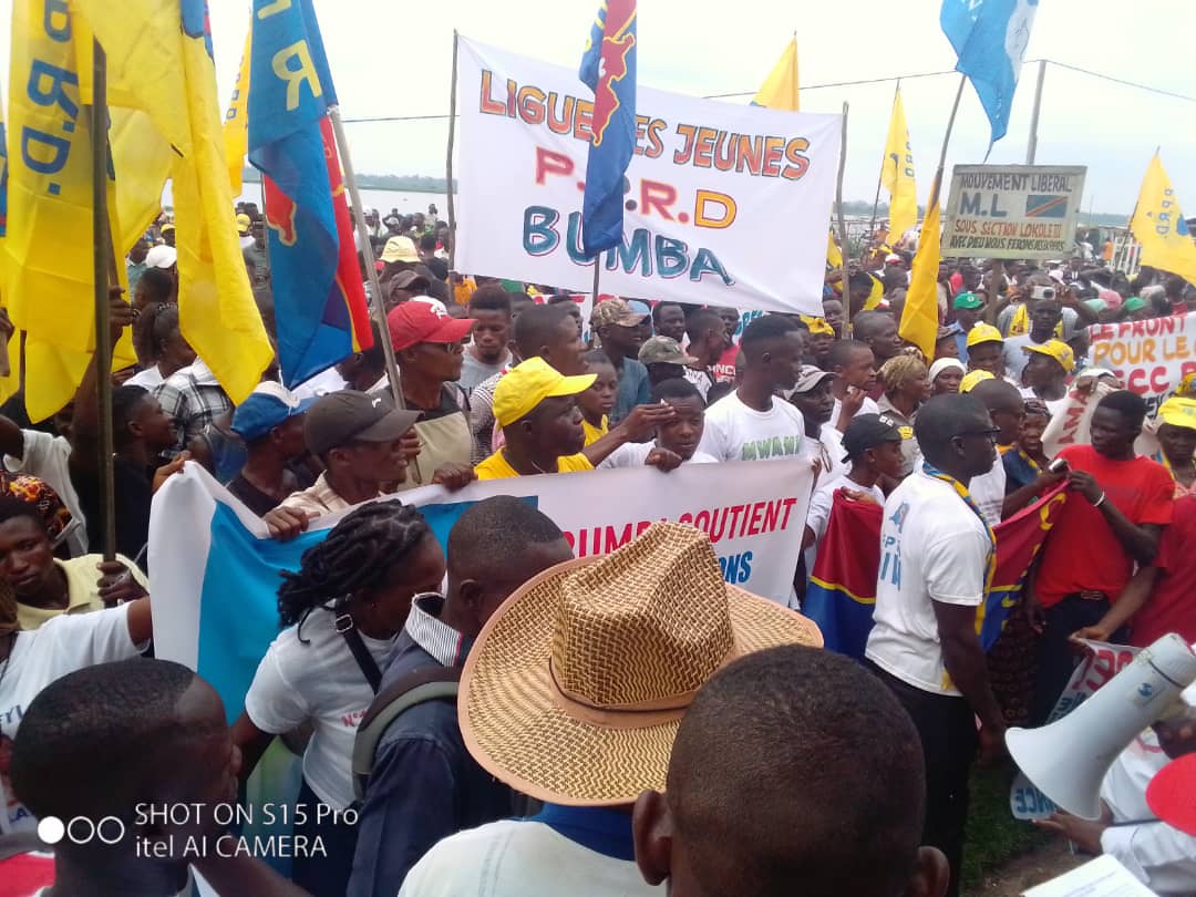LiguePprd's tweet photo. Marche de soutien aux institutions organisée ce mercredi à Bumba, fief de l'honorable Jeanine Mabunda. @KayibaNyoka @MLMwange @serge_nkonde @MikaSakombi @GDingaga @AmbHenriMova @pprdofficiel @JPKambila https://t.co/ojBVWY2ofq
