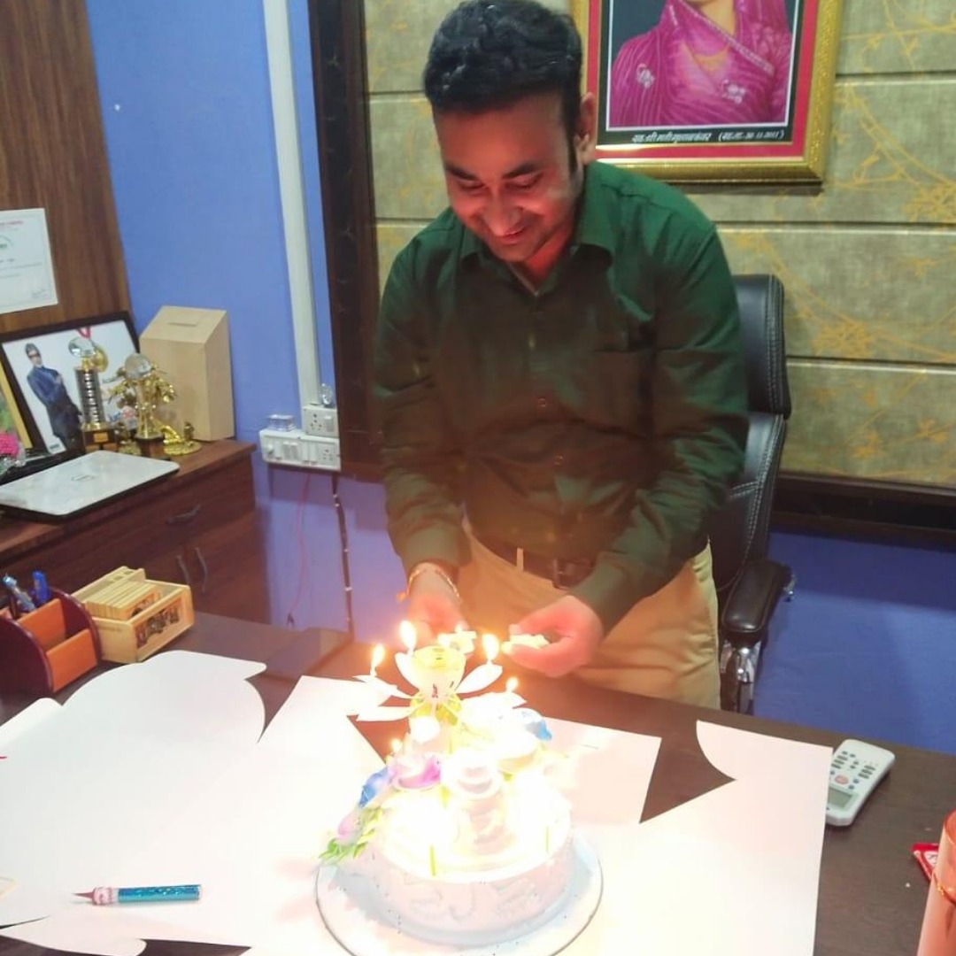 prithvithereal's tweet photo. Personal relationship are always the key to good business. You can buy networking but you can't buy friendship....
.
.
.
.
#Friendship #BirthdayCelebration #DigitalMarketing #PrithviRaj #DigitalPrithvi #workforyourself #Relationships #customerfavorite #behindthescenes https://t.co/NQJOcDnJD7