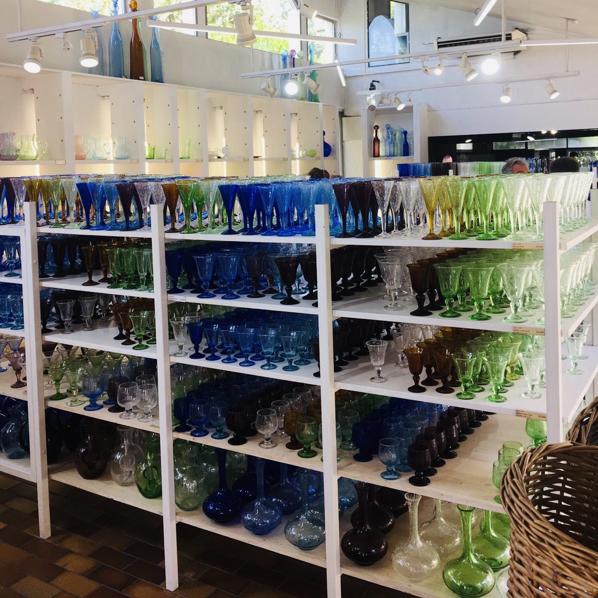 alaingriset's tweet image. Ce matin, en visite à La Verrerie de Biot pour confirmer le soutien du Gouvernement aux métiers d’art, intégrés au plan gouvernemental en faveur du tourisme. Merci aux professionnels et aux élus présents pour leur accueil chaleureux