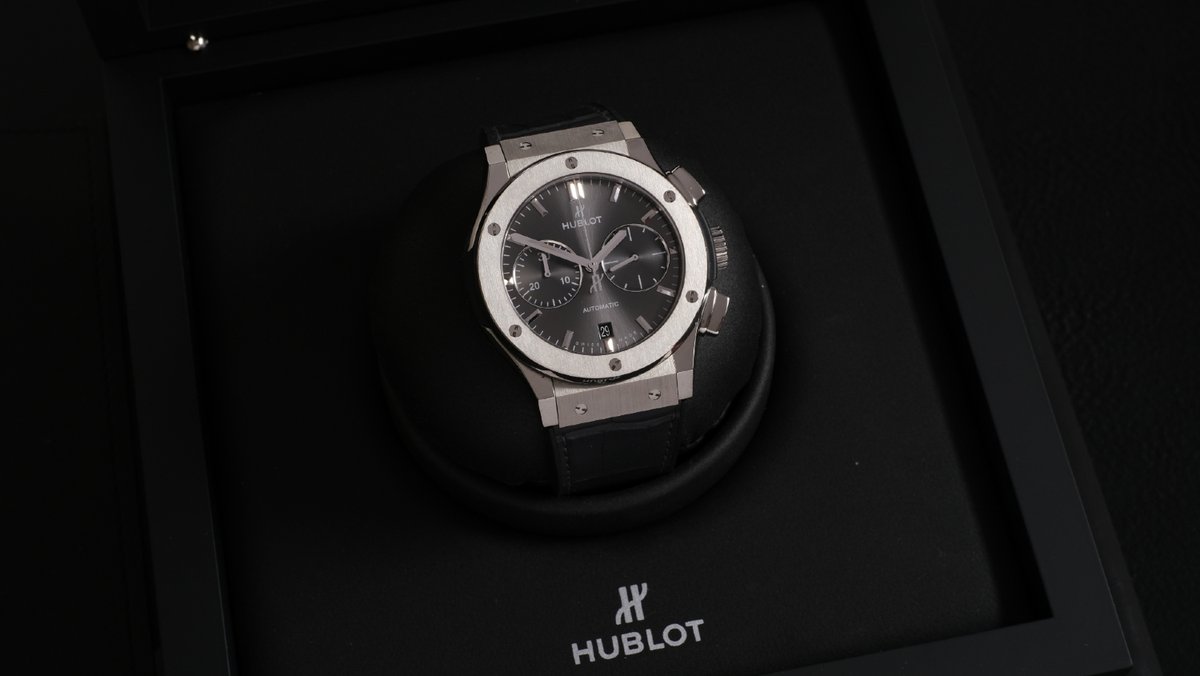 KingshillTweet's tweet photo. The box just adds to the beauty of this stunning #watch ⌚ 2019 #Hublot Classic Fusion full set 📦📃 £6,950.00

Available now ✅ https://t.co/Gi6SituJC2
#HublotWatch https://t.co/8lzf9qQdlZ