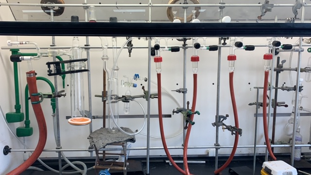 Because of the nature of my research projects, I have to work with air sensitive and pyrophoric compounds. So I have to work in the glovebox and work with a cool Schlenk line (4/n). #BlackInChem  #BlackinInorganic