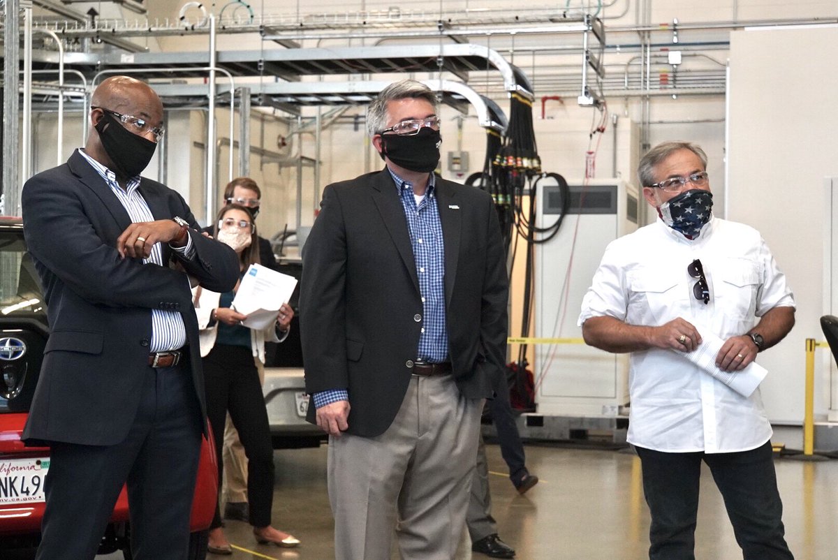 SecBrouillette's tweet image. While on my tour of the optimization and control laboratory, I viewed @NREL’s unique and crosscutting space that conducts research on grid-interactive efficient buildings to evaluate how loads can provide flexibility to the grid and reduce overall consumption.