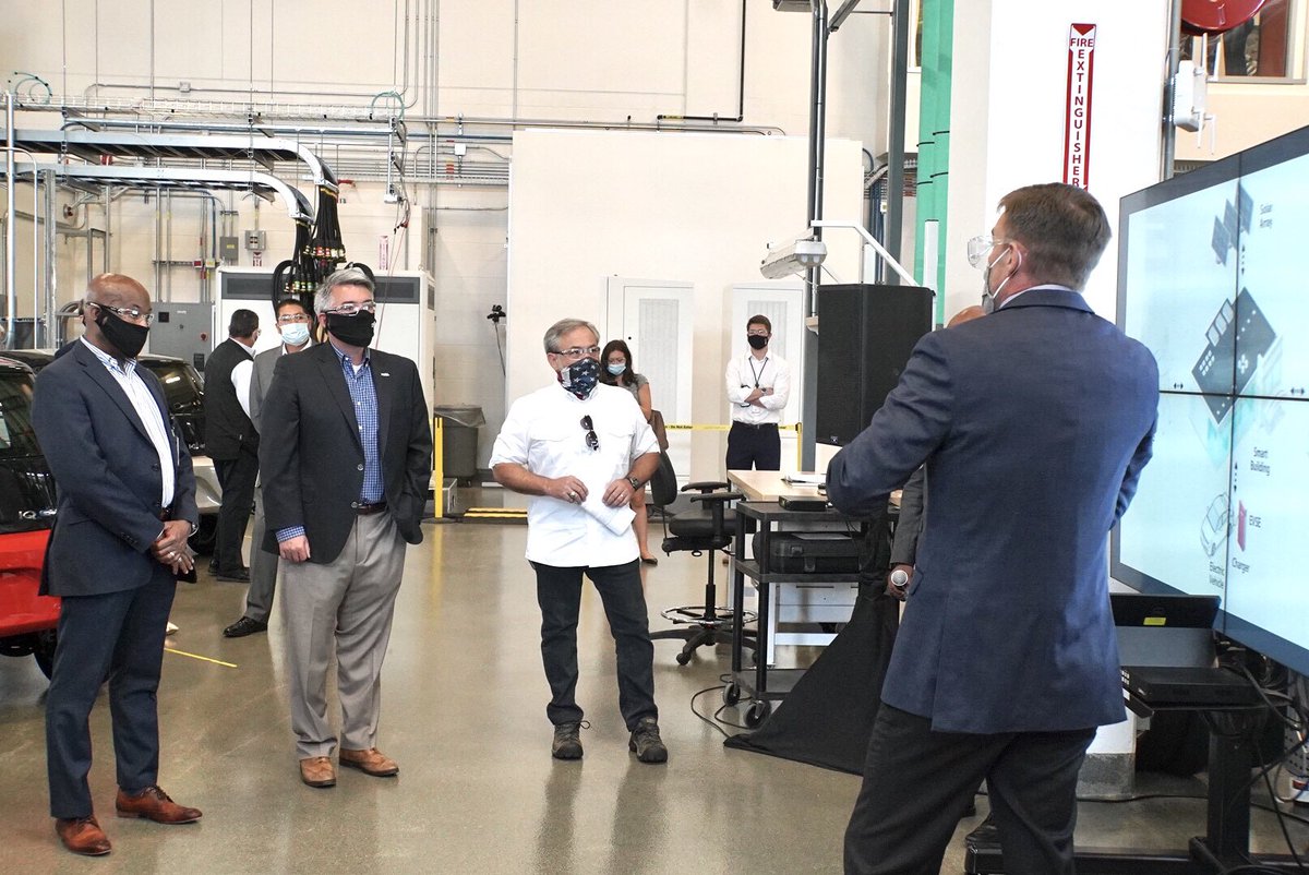 SecBrouillette's tweet image. While on my tour of the optimization and control laboratory, I viewed @NREL’s unique and crosscutting space that conducts research on grid-interactive efficient buildings to evaluate how loads can provide flexibility to the grid and reduce overall consumption.