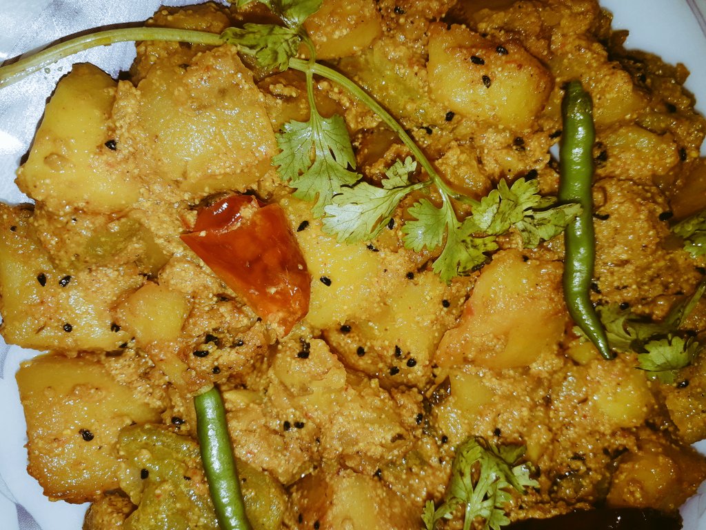 HawkerHomemade's tweet photo. #AlooPosto #wednesdayDinner #BengaliFood #FoodPicx #Foodie #FoodLoversSpace 😍😍😍🙂🙂🙂🙂 https://t.co/tD1vSzhsRe