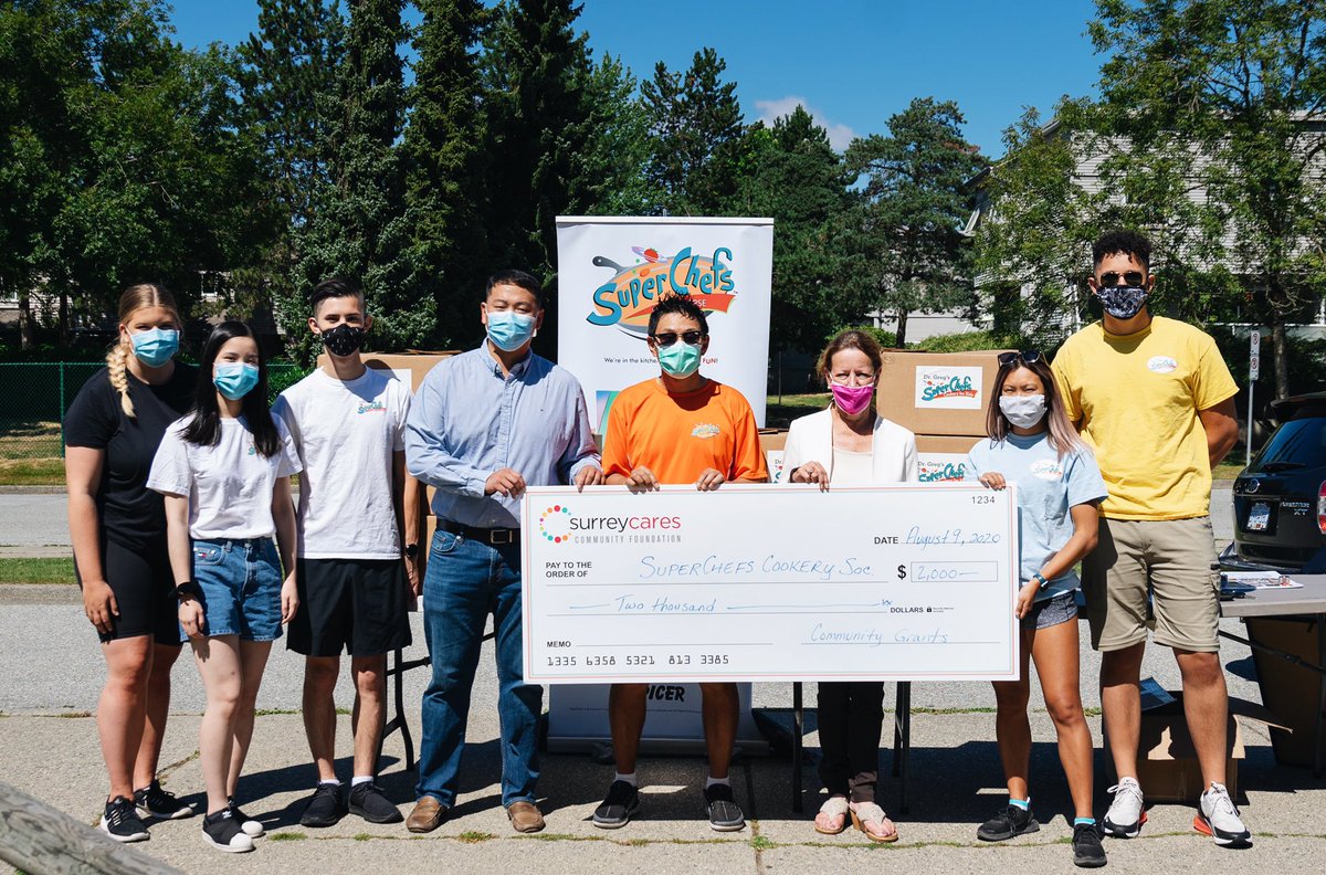 Super_chefs's tweet photo. Excited to announce that our last day of kit pickup was a success!! We even had Surrey City Councillor Linda Annis stop by to congratulate us💫 Thanks to @LindaAnnisBC @SurreyCares #superchefs4kids #superchefs #cooking #kidscooking #cookingcamp #summercamp #pcchildrenscharity https://t.co/GejR7SkPkQ