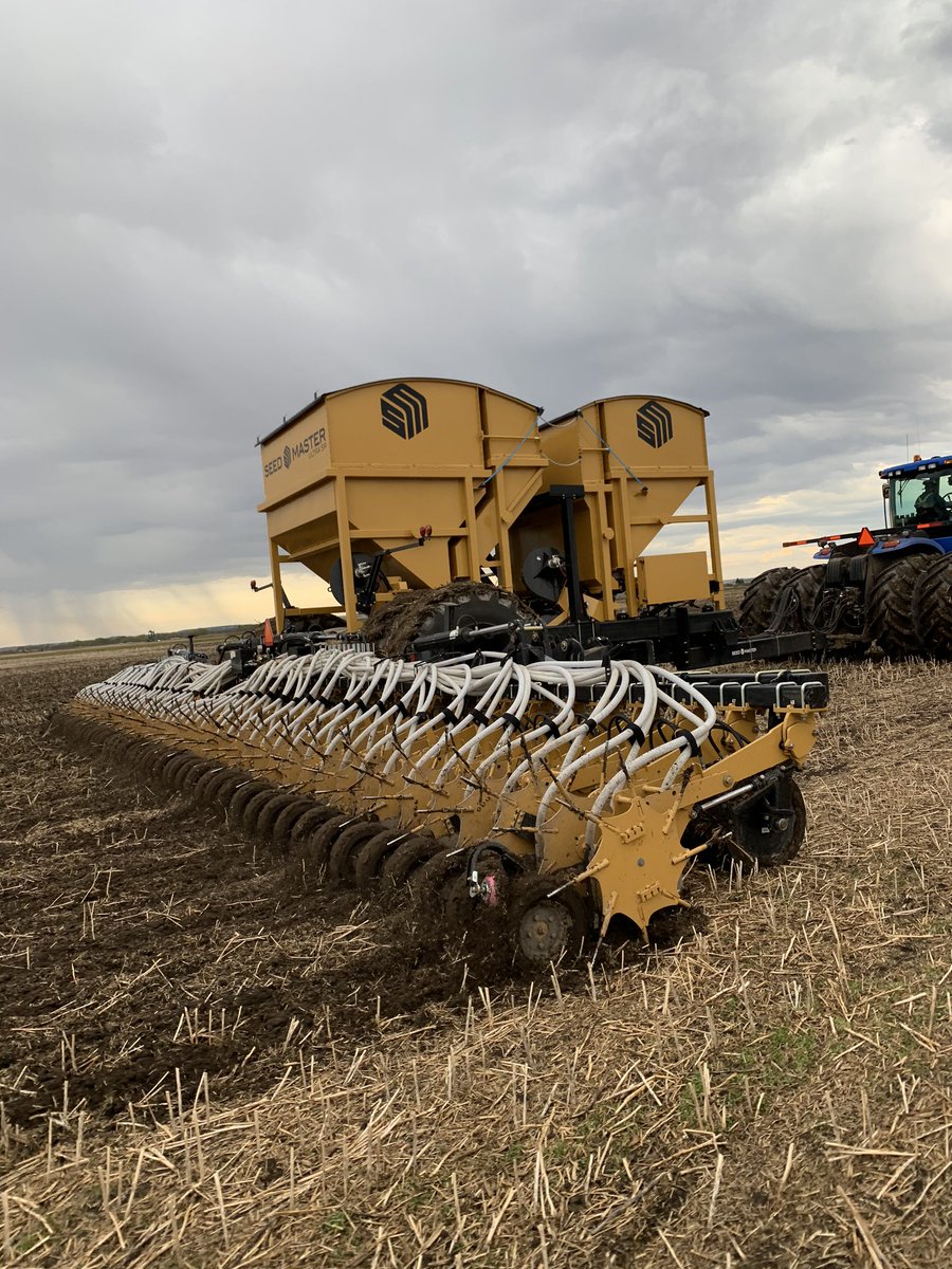 PCEfarmSALES's tweet photo. 15” wheat with the @SeedMasterMfg #UltraSR is looking strong. Anxious for harvest data compared to 12”. https://t.co/EhviT3m1f8