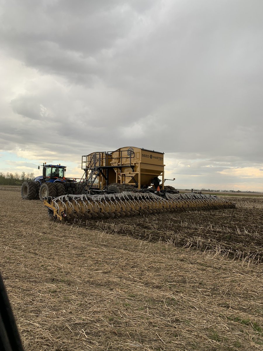 PCEfarmSALES's tweet photo. 15” wheat with the @SeedMasterMfg #UltraSR is looking strong. Anxious for harvest data compared to 12”. https://t.co/EhviT3m1f8