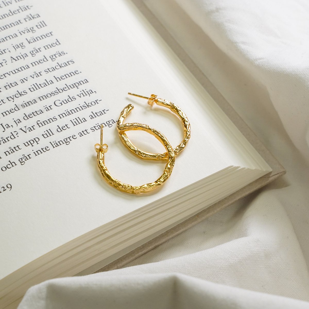 KrystalHaus's tweet photo. Hammered and gold plated, the Alma earrings are effortlessly gorgeous 💛
•
💌 Next-day UK Delivery Available
🛍 Pay Later With Klarna
•
#SterlingSilver #Engaged #love #loveyourself #ring #ringsofinstagram #rings #goals #goalsetting #Wedding #Weddingdress #bridesmaide https://t.co/T1NowC7VAP