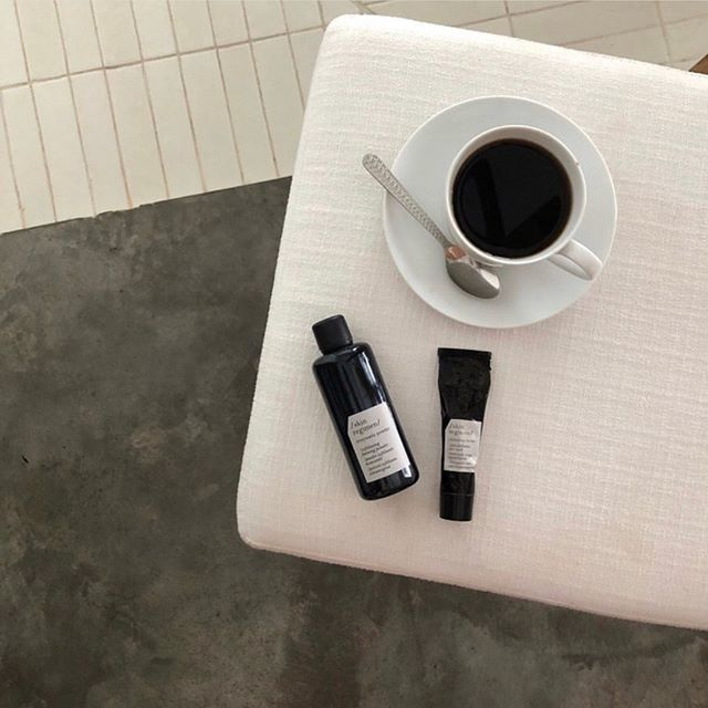 YellowCreekSpa's tweet photo. ON SALE! Moisturizers cannot do their job if there's a barrier of dead skin cells in the way. Exfoliation is key. The Enzymatic Powder by @skinregimenoffcial is a kinder alternation to harsh chemical solutions.

BUY ONLINE at https://t.co/xFCcgwG1b6 https://t.co/vQSSBO9WxJ