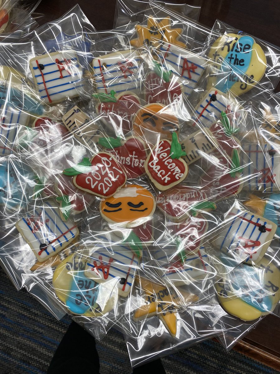 harrington_jn's tweet photo. Andi Dempsey-Vanderlee, these cookies are amazing!! Thank you so much! Our staff is so appreciative of your hardworking and thoughtfulness!! https://t.co/vhYw149CCh