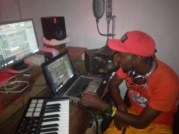 alfa_faridah's tweet photo. @SFCG_ A 7  I advocate for girls and women empowerment in my community.with Da vision group we works to improve young Refugees lived through promoting their talent in music Dance educational and livelihood activities. https://t.co/YHmZViqMEo