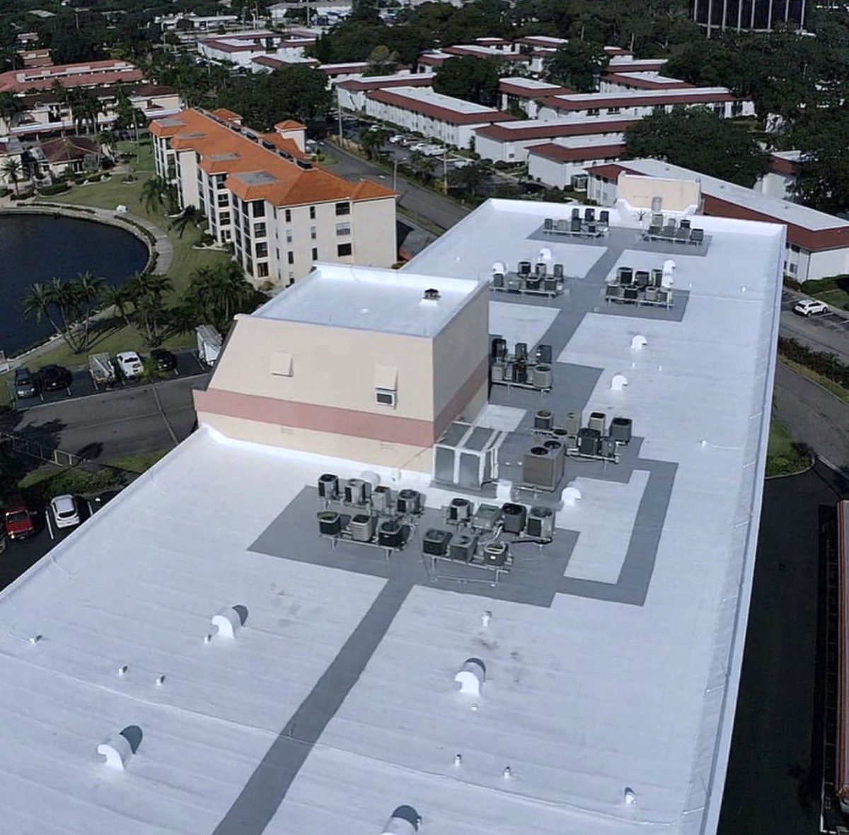 NCFI's tweet photo. Silicone over modbit restore in Clearwater, FL. #NCFI #UrethaneSystems #sprayfoam #EnduraTech #sprayfoamroof #roofing #restorationproject https://t.co/dt3zCGRIo3